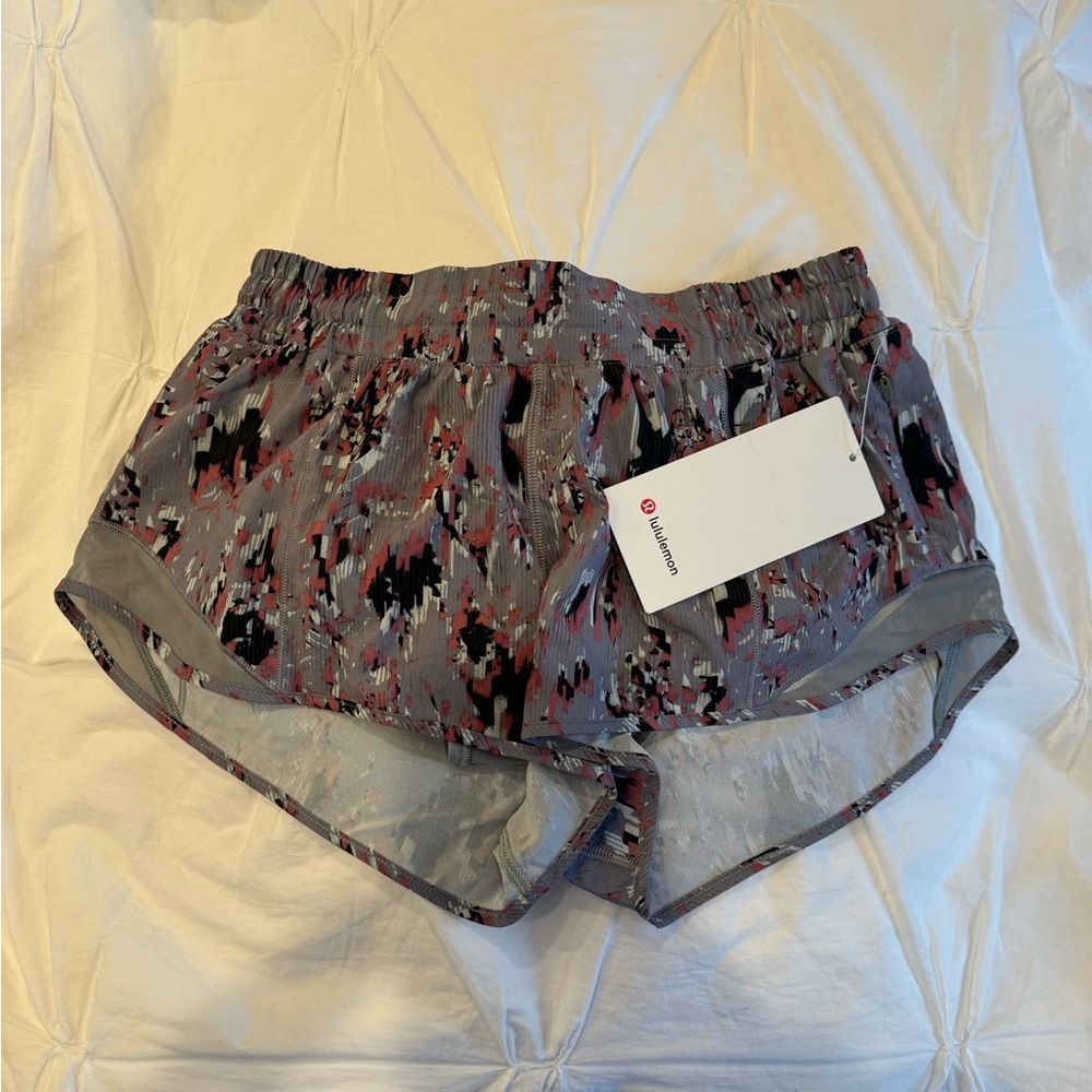 NWT Lululemon Hottie Hot LR Short 2.5” Floral Floral Flux Multi